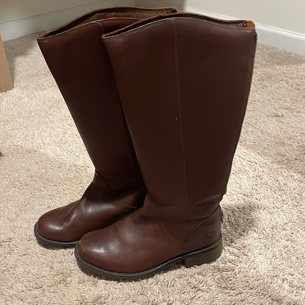 UGG Womens size 8.5 riding boots. Excellent condition